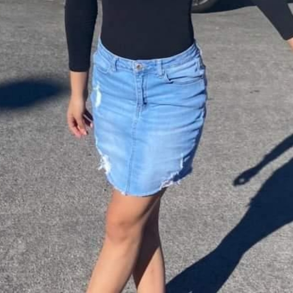 Dresses & Skirts - Skirt